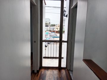 SAN BORJA SE ALQUILA-CASA DOS PLANTAS-3 DORMITORIOS / 2 BAÑOS / COCHERA/$.1,370.-