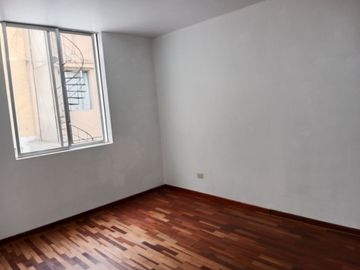 SAN BORJA SE ALQUILA-CASA DOS PLANTAS-3 DORMITORIOS / 2 BAÑOS / COCHERA/$.1,370.-