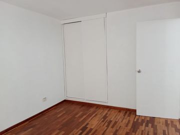 SAN BORJA SE ALQUILA-CASA DOS PLANTAS-3 DORMITORIOS / 2 BAÑOS / COCHERA/$.1,370.-