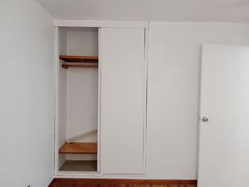 SAN BORJA SE ALQUILA-CASA DOS PLANTAS-3 DORMITORIOS / 2 BAÑOS / COCHERA/$.1,370.-