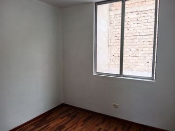 SAN BORJA SE ALQUILA-CASA DOS PLANTAS-3 DORMITORIOS / 2 BAÑOS / COCHERA/$.1,370.-