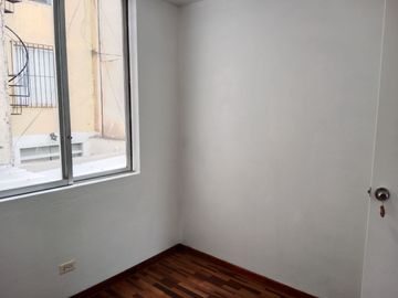 SAN BORJA SE ALQUILA-CASA DOS PLANTAS-3 DORMITORIOS / 2 BAÑOS / COCHERA/$.1,370.-