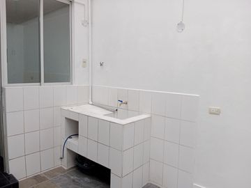 SAN BORJA SE ALQUILA-CASA DOS PLANTAS-3 DORMITORIOS / 2 BAÑOS / COCHERA/$.1,370.-