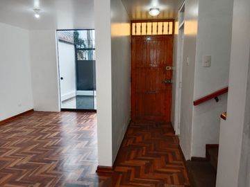SAN BORJA SE ALQUILA-CASA DOS PLANTAS-3 DORMITORIOS / 2 BAÑOS / COCHERA/$.1,370.-