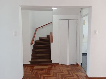 SAN BORJA SE ALQUILA-CASA DOS PLANTAS-3 DORMITORIOS / 2 BAÑOS / COCHERA/$.1,370.-