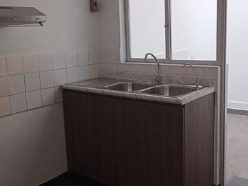 SAN BORJA SE ALQUILA-CASA DOS PLANTAS-3 DORMITORIOS / 2 BAÑOS / COCHERA/$.1,370.-