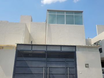 VENTA Casa como nueva entre Tejeda y Hacienda Real Tejeda, Corregidora, Querétaro