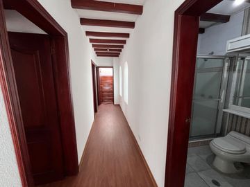VENTA PENTHOUSE, SECTOR GONZÁLEZ SUÁREZ. 4 DORMITORIOS. 250 M² $190.000