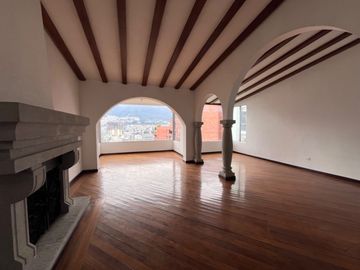 VENTA PENTHOUSE, SECTOR GONZÁLEZ SUÁREZ. 4 DORMITORIOS. 250 M² $190.000