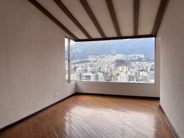 VENTA PENTHOUSE, SECTOR GONZÁLEZ SUÁREZ. 4 DORMITORIOS. 250 M² $190.000