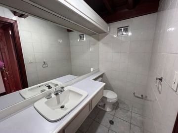VENTA PENTHOUSE, SECTOR GONZÁLEZ SUÁREZ. 4 DORMITORIOS. 250 M² $190.000