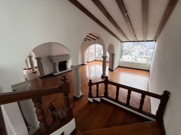 VENTA PENTHOUSE, SECTOR GONZÁLEZ SUÁREZ. 4 DORMITORIOS. 250 M² $190.000