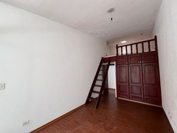 VENTA PENTHOUSE, SECTOR GONZÁLEZ SUÁREZ. 4 DORMITORIOS. 250 M² $190.000