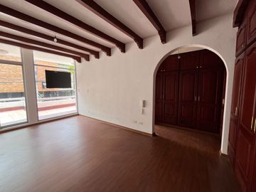 VENTA PENTHOUSE, SECTOR GONZÁLEZ SUÁREZ. 4 DORMITORIOS. 250 M² $190.000