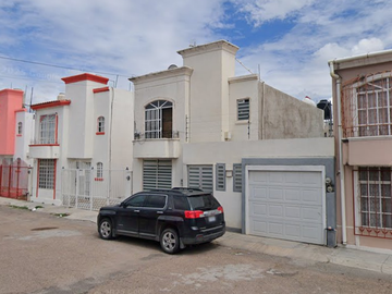 HERMOSA CASA EN VENTA EN VILLAS DE PLATEROS, FRESNILLO, ZAC.