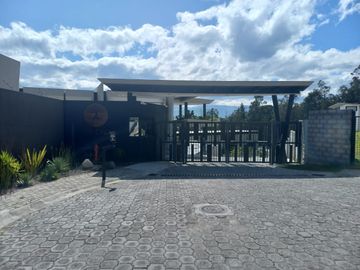 VENTA CASA A ESTRENAR SECTOR  NAYON