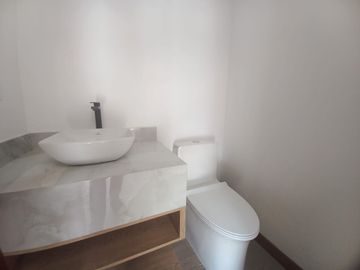 VENTA CASA A ESTRENAR SECTOR  NAYON