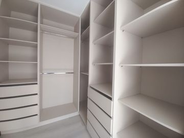 VENTA CASA A ESTRENAR SECTOR  NAYON
