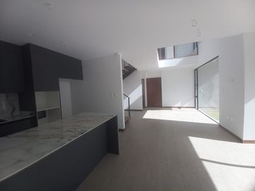 VENTA CASA A ESTRENAR SECTOR  NAYON