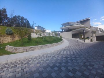 VENTA CASA A ESTRENAR SECTOR  NAYON