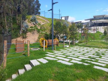 VENTA CASA A ESTRENAR SECTOR  NAYON