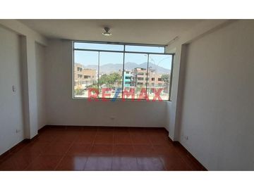 Los Olivos - Venta De Bonito Departamento