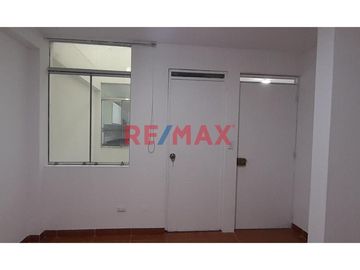 Los Olivos - Venta De Bonito Departamento