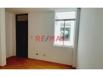 Los Olivos - Venta De Bonito Departamento