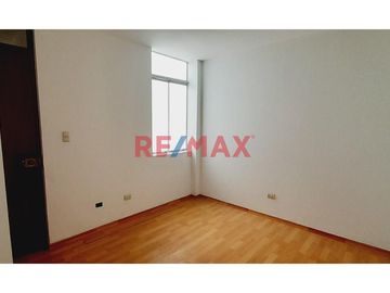 Los Olivos - Venta De Bonito Departamento
