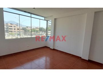 Los Olivos - Venta De Bonito Departamento