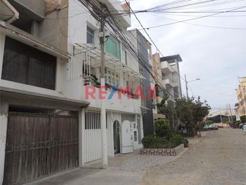Departamento En Alquiler En Segundo Piso Ubicado En Urbanización Santa Elena - Chiclayo.(C.MELENDRES)