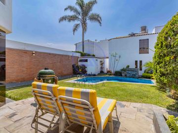 🏡 Casa con piscina en venta en Los Batallones, Surco – Exclusividad y confort