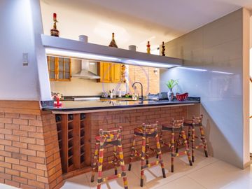 🏡 Casa con piscina en venta en Los Batallones, Surco – Exclusividad y confort