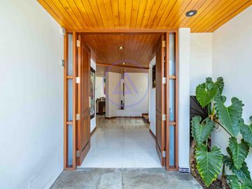 🏡 Casa con piscina en venta en Los Batallones, Surco – Exclusividad y confort