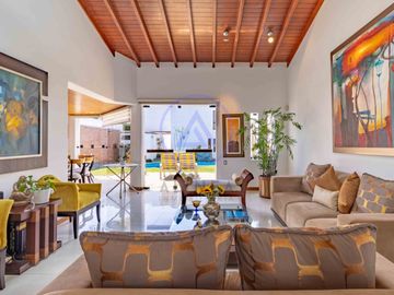🏡 Casa con piscina en venta en Los Batallones, Surco – Exclusividad y confort