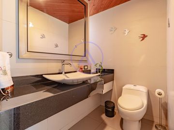 🏡 Casa con piscina en venta en Los Batallones, Surco – Exclusividad y confort