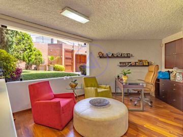 🏡 Casa con piscina en venta en Los Batallones, Surco – Exclusividad y confort