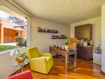 🏡 Casa con piscina en venta en Los Batallones, Surco – Exclusividad y confort