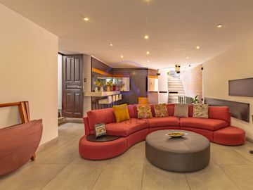 🏡 Casa con piscina en venta en Los Batallones, Surco – Exclusividad y confort
