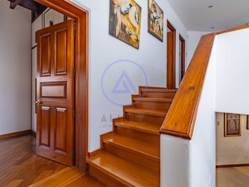 🏡 Casa con piscina en venta en Los Batallones, Surco – Exclusividad y confort