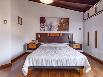 🏡 Casa con piscina en venta en Los Batallones, Surco – Exclusividad y confort