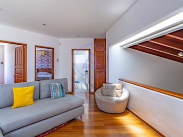 🏡 Casa con piscina en venta en Los Batallones, Surco – Exclusividad y confort