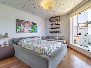 🏡 Casa con piscina en venta en Los Batallones, Surco – Exclusividad y confort