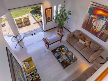 🏡 Casa con piscina en venta en Los Batallones, Surco – Exclusividad y confort
