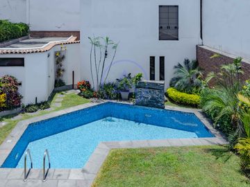 🏡 Casa con piscina en venta en Los Batallones, Surco – Exclusividad y confort