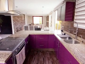 Exclusiva casa en venta zona dorada de Metepec 