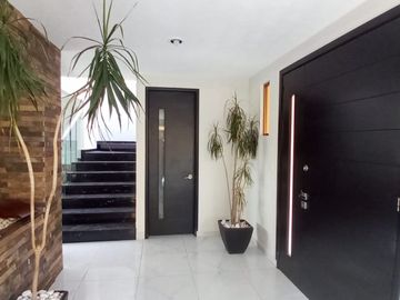 Exclusiva casa en venta zona dorada de Metepec 