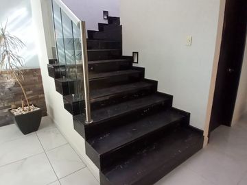 Exclusiva casa en venta zona dorada de Metepec 