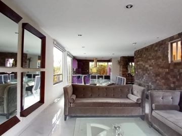 Exclusiva casa en venta zona dorada de Metepec 