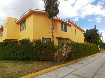 Exclusiva casa en venta zona dorada de Metepec 